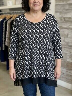 Bleeker & McDougal Black & White Geometric Scoop Neck Top Tunic
